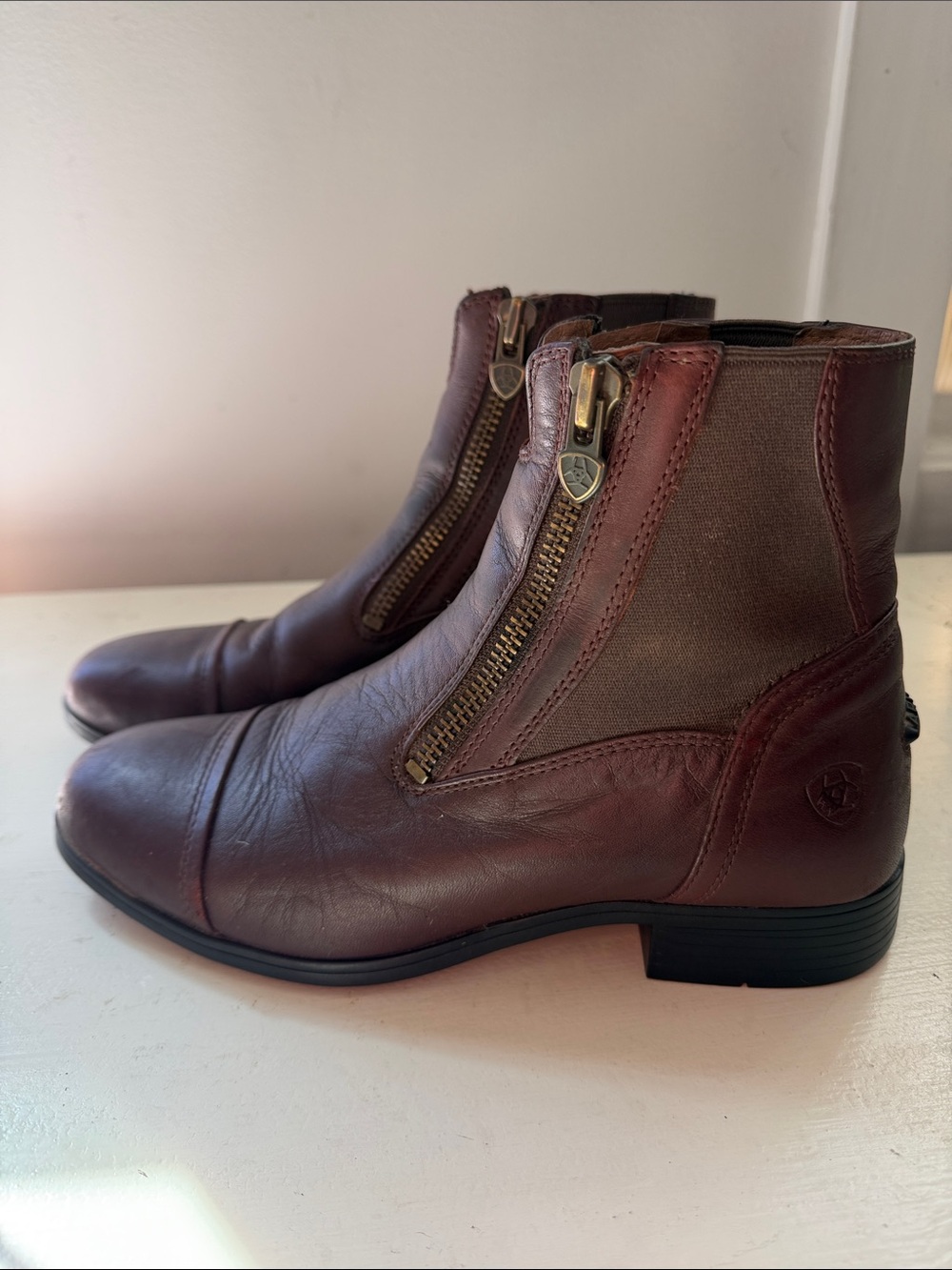 Ariat Brown Leather Zip Front Ankle Boots women’s 7